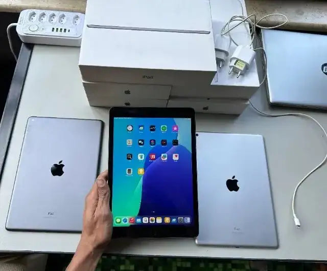 Apple iPad de 10,2 polegadas 64GB A2602 Cinza Claro (9° Geração)