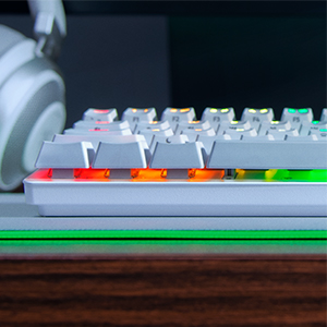 Teclado Mecânico Gamer Razer Huntsman Mini 60%, Chroma RGB, Switches Ópticos Red - Branco